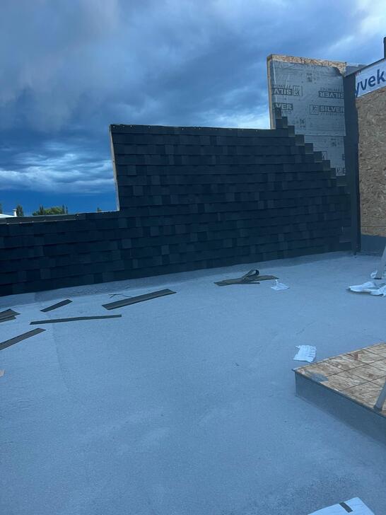 commercial roof with flat membrane and parapet wall asphalt shingles